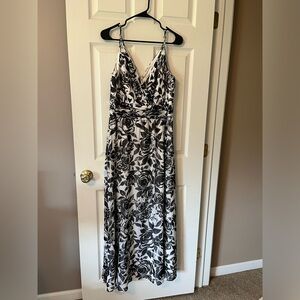 White House Black Market | NWT Women's Black and White Floral Dress - Size 10